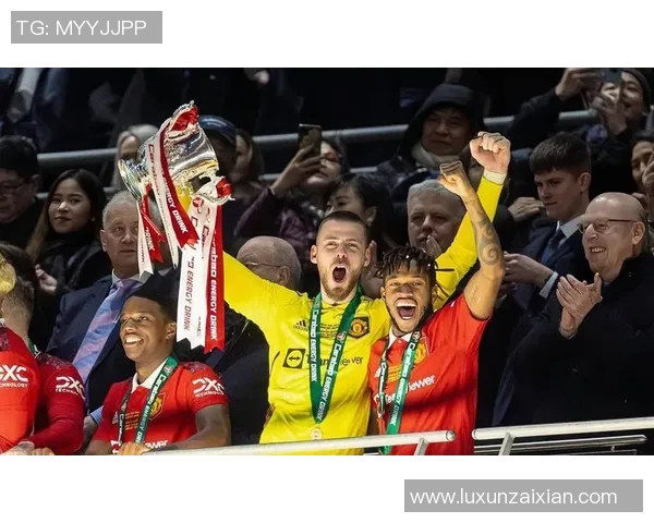 卡德赫亚：西班牙足球明星与曼联守门员的传奇历程